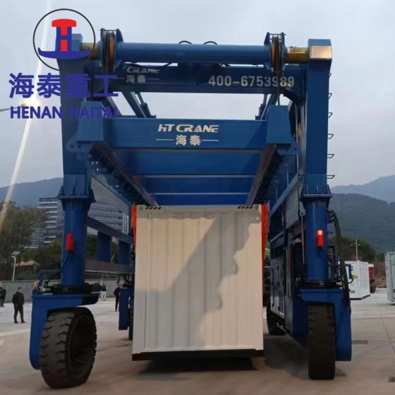 中国轮胎式集装箱跨运起重机