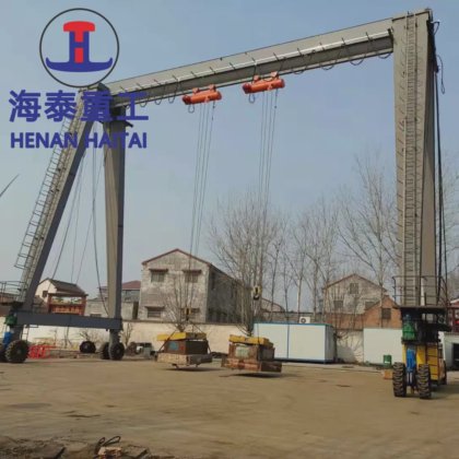 60 吨移动式橡胶轮胎龙门起重机用于吊运油罐