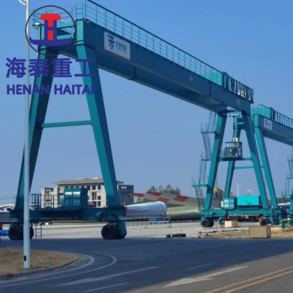 工場は販売のゴム製タイヤを付けられた 100/120/140 トンのゴム製タイヤを付けられたクレーンをカスタマイズしました