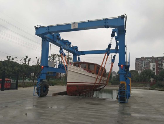 ボートクレーン ボート吊り上げホイスト 50トン 100トン 200トン