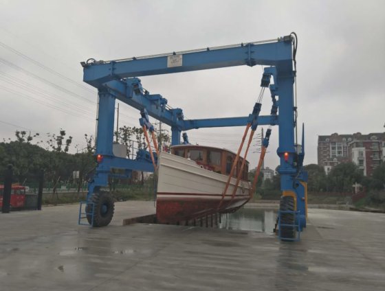電動/油圧式ボートクレーン 船舶機器 50トン 100トン 200トン