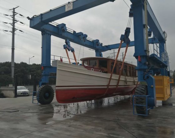 電動/油圧式ボートクレーン 船舶機器 50トン 100トン 200トン