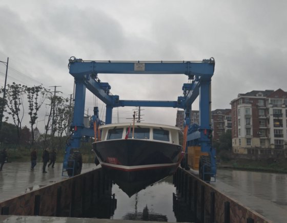 電動/油圧式ボートクレーン 船舶機器 50トン 100トン 200トン