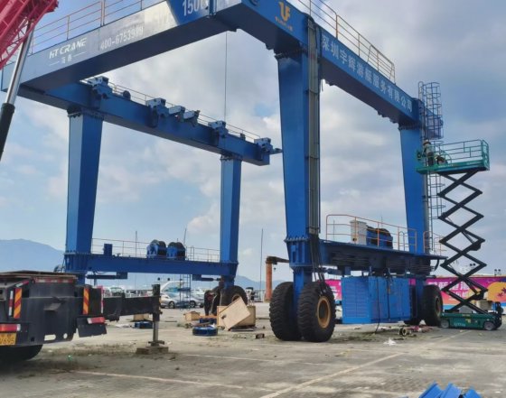 船舶船厂码头船舶升降机 50吨 100吨 200吨移动式升降船升降机