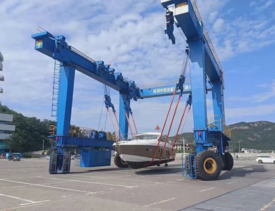 船舶船厂码头船舶升降机 50吨 100吨 200吨移动式升降船升降机