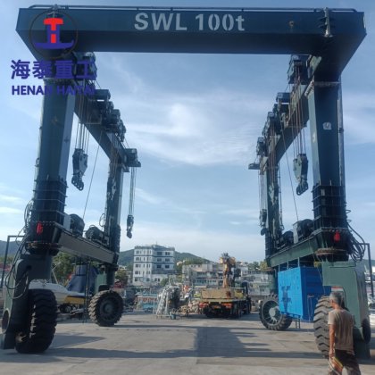 マリーナの造船所のボートの持ち上がるクレーン旅行上昇の価格