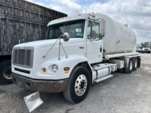 2003 Freightliner FLC112