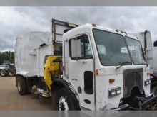 2009 Peterbilt 320