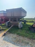 M&W 350 Bushel Gravity Wagon