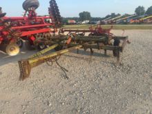 Kewanee 10ft Chisel Plow