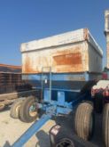 DMI 325bu gravity wagon, center