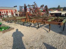 John Deere 100 9 shank
