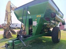 Demco 850 grain cart,