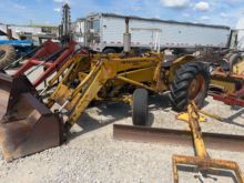 IH 2424 Gas Tractor with