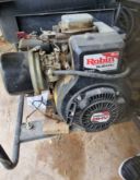 単相発電機とパイプ