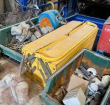 さまざまなツールが入ったツールボックス