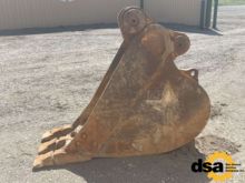 24” CAT 330 Bucket
