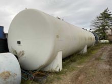 Horizontal storage tank