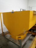 Vibrating conveyor for loading induction