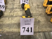 DEWALT CORDLESS FLASHLIGHT