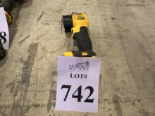 DEWALT CORDLESS FLASHLIGHT