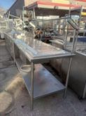 CD-refrigerated fish table customized all