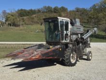 1968 Gleaner EIII combine