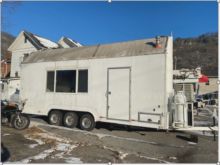 2011 2011 Universal Enclosed Trailer
