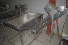 BUCKET ELEVATING WITH HOPPER, UNLOADING