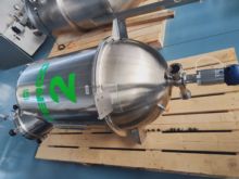 S/S VERTICAL TANK WITH AGITATOR