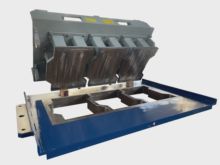 Block making machine with batching