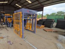 Qt6-15 シリアの建材市場で人気のセメントレンガ生産ライン