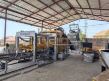 Block making machine with batching