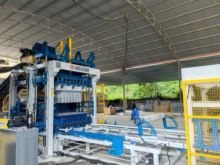 Block making machine with batching