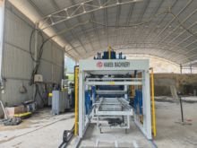 Block making machine with batching