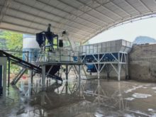Block making machine with batching