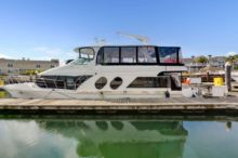 1999 Bluewater Yachts 5800 Millenium