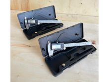 2 digital calipers