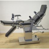 RADIOLUCENT OPERATING TABLE WITH ACCESSORIES