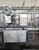 ボトル充填機とキャップ機