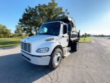 2020 Freightliner M2106