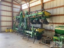 2012 John Deere 1720 Stack-Fold