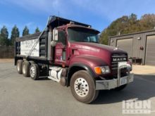 2005 Mack CV713