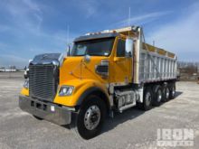 2020 Freightliner 122SD