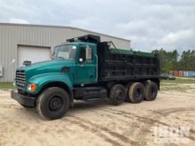 2006 Mack CV700