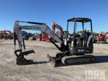 2017 Bobcat E32i