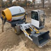 Self Loading Mobile Concrete Mixer