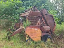 Sperry New Holland 851 Baler,