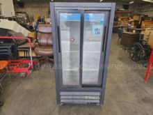 TRUE BEVERAGE COOLER ( WORKING