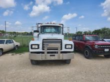2000 Mack RD688S